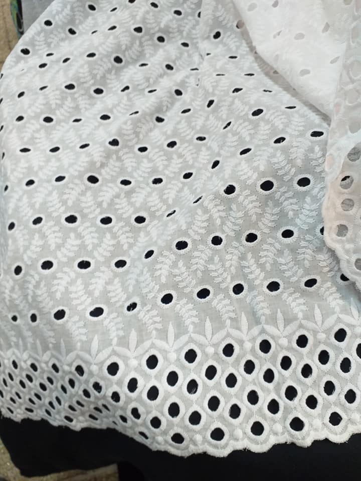 Tissu Broderie coton 140 cm large